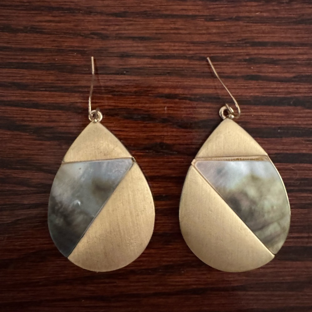 Elegant Gold and Gray Teardrop Earrings